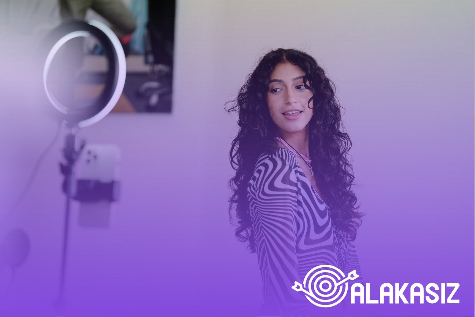 Kullanıcı TikTok canlı yayın için yaş doğrulaması yapıyor