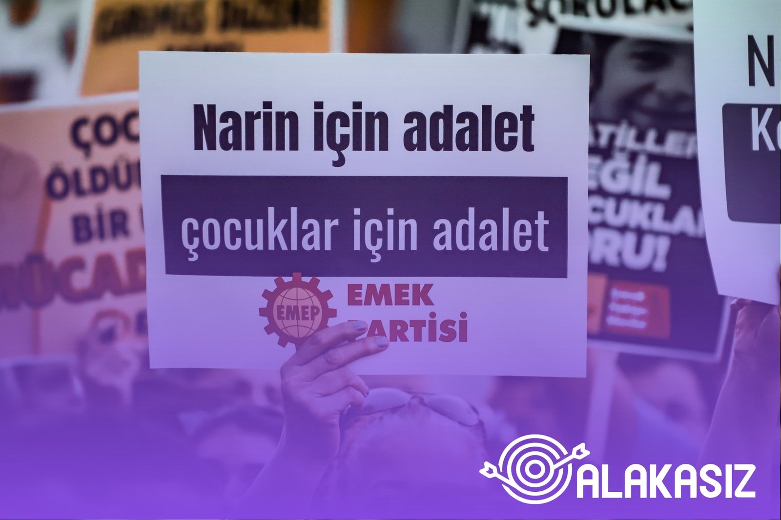 Video düzenleme ekranında telif uyarısı görünüyor